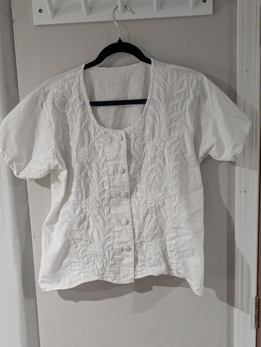 Vintage White Embroidered Button-Front Women’s Top - No Tag Size